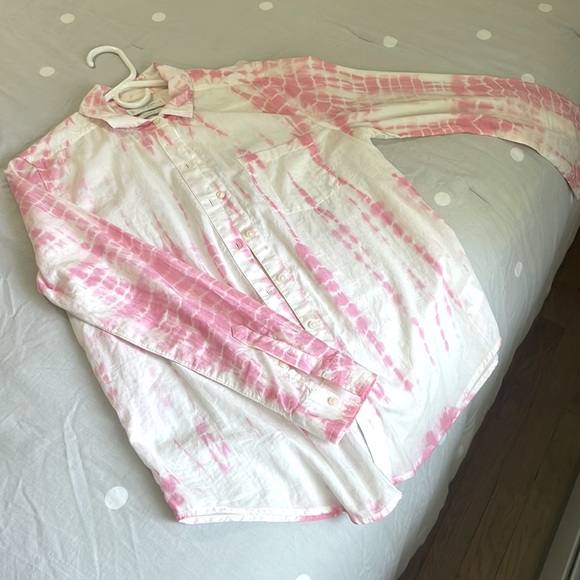 Button up shirt. Preppy/ coastal beach cover up or business blouse. Close to new - Picture 1 of 7